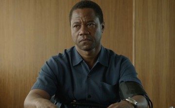 American Crime Story: The People v. O.J. Simpson season 2 episode 7 titled 'Conspiracy Theories saw the prosecutor debate whether to allow O.J. try on gloves.