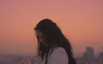 K-Pop Star Lee Hi poured her heart out in the official music video of her healing-genre track 'Breathe.'