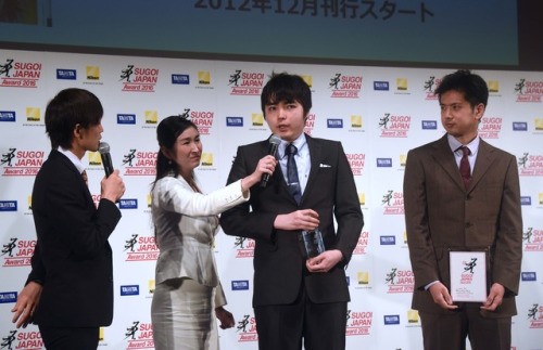 One-Punch Man creators One (in black) and Yusuke Murata (in black) accepted the award for best Manga Series at the Sugoi Japan Awards 2016