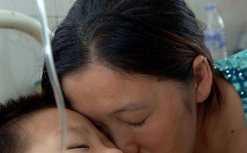 Worried parents turn to Hong Kong for safer shots for their kids amid the illegal vaccine scandal in the mainland.