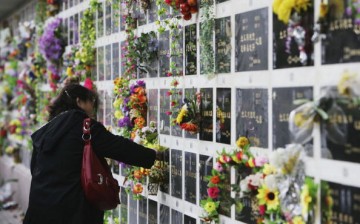 Chinese People Mark Qingming Festival