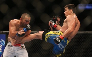 Dan Henderson and Lyoto Machida squared off in UFC 157.