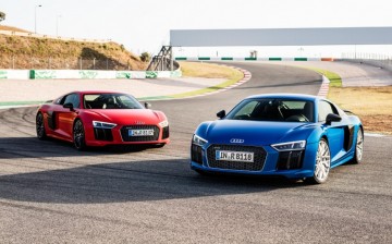 The 2017 Audi R8 Plus is the successor of the 2016 Audi R8.