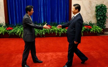Japanese President Shinzo Abe meeting with President Xi Jinping. Sino-Japanese ties improve as China welcomes the first Japanese dignitary in four years.