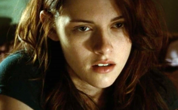 Kristen Stewart played the lead role of Bella Swan in 