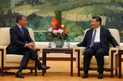 Chinese President Xi Jinping (R) talks with Chief Executive Officer of Disney Bob Iger as they meet at the Great Hall of the People on May 5, 2016 in Beijing, China.