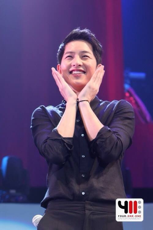 Around 4,000 fans attended the three-hour event held at Thunder Dome in Bangkok, kicking Song Joong Ki's Asian Tour. 