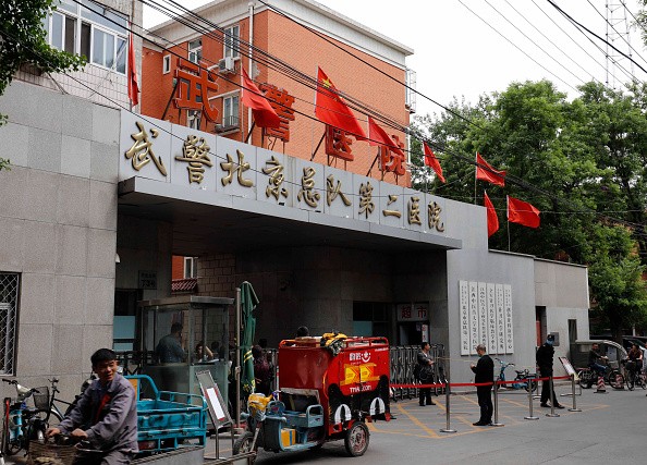 The No 2 Hospital of the Beijing Armed Police Corps being guarded by the police for outsourcing medical care.