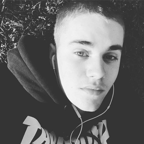 Justin Bieber took a selfie while he was in Boston park.