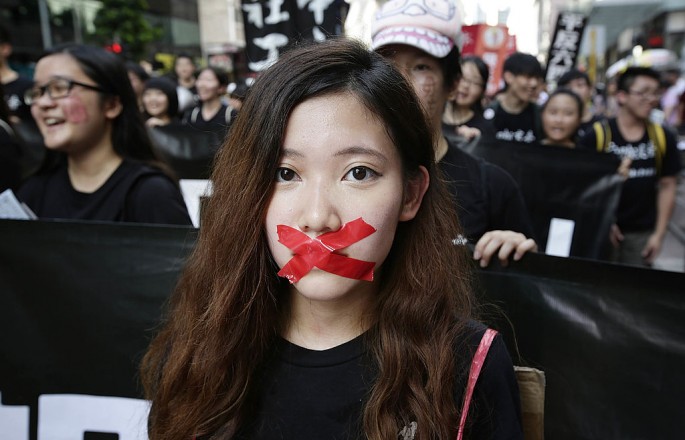 China's crackdown on human rights lawyers is a violation of basic rights, says Human Rights Watch.