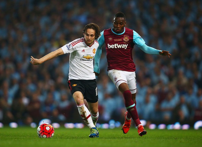 West Ham United striker Diafra Sakho (R) competes for the ball against Manchester United's Daley Blind.