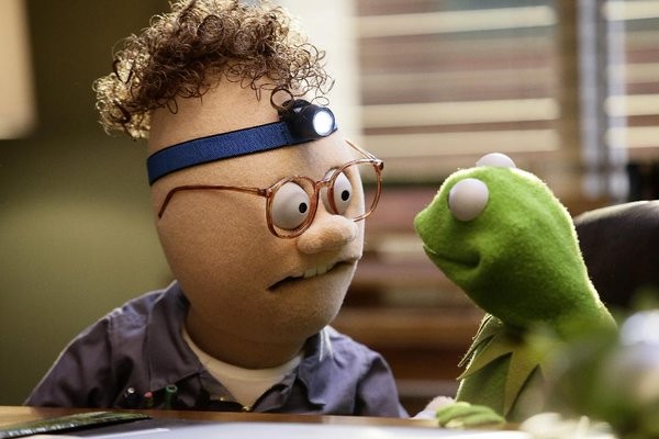 A screenshot from the popular ABC television series “The Muppets.” 