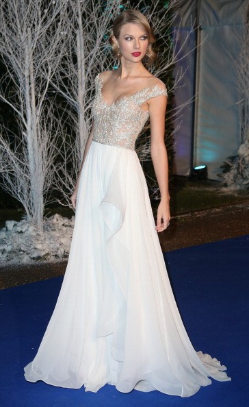 Taylor Swift arrives at Kensington Palace for the Centrepoint Winter Whites Gala, London, England in 2013.   