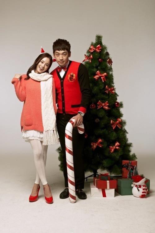 Kim Tae Hee and Rain teamed up in a commercial film for a social commerce company, Coupang, back in October 2011.
