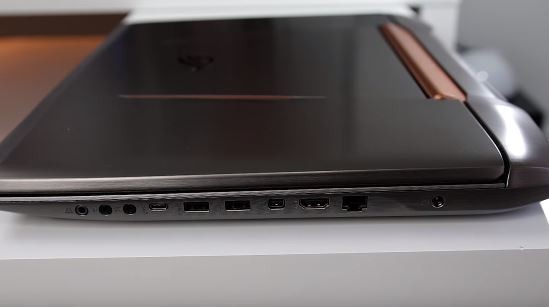 The ASUS ROG G752 laptop, which does not feature the GTX 1080m, is placed on a table
