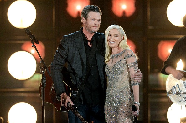Recording artists Blake Shelton (L) and Gwen Stefani perform onstage during the 2016 Billboard Music Awards at T-Mobile Arena on May 22, 2016 in Las Vegas, Nevada.