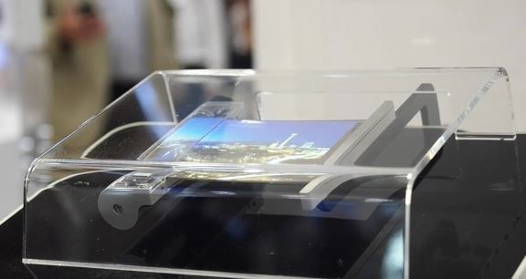 Samsung demonstrates their new 5.7-inch foldable screen which will be used on the Galaxy X