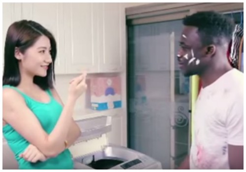 A screengrab of the Qiaobi commercial that went viral last week.