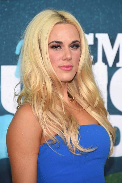 Lana is at the red carpet of the 2015 CMT Music awards in Nashville, Tennessee. 
