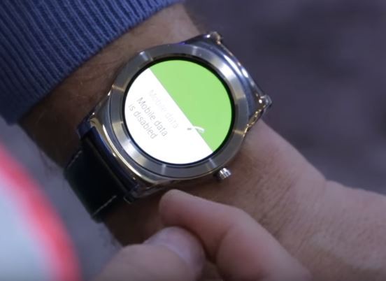 Qualcomm demonstrates the Snapdragon Wear 2100, not the Snapdragon Wear 1100, on a smartwatch