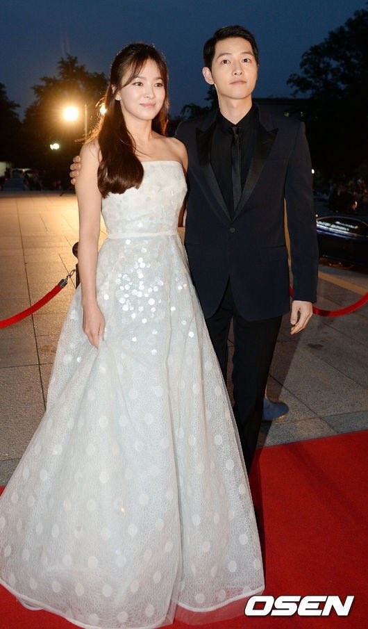 Song Joong-ki and Song Hye Kyo at 52nd Baeksang Art Awards