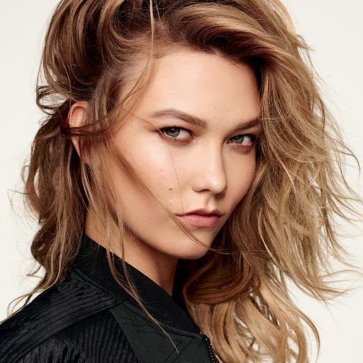 Supermodel Karlie Kloss vents out her dismay with the Philippine Airlines in the social media after she missed her flight on June 7, Tuesday.
