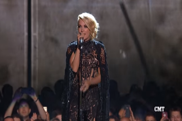 Carrie Underwood sings "Church Bells" at the 2016 CMT Music Awards.
