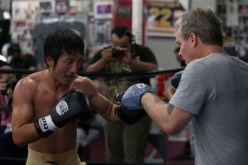 Chinese boxing star Zou Shiming trains with Freddie Roach.