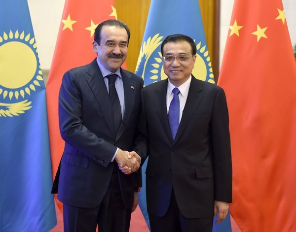 Chinese Premier Li Keqiang (right) welcoming Kazakhstan Prime Minister Karim Massimov during the latter's state visit.