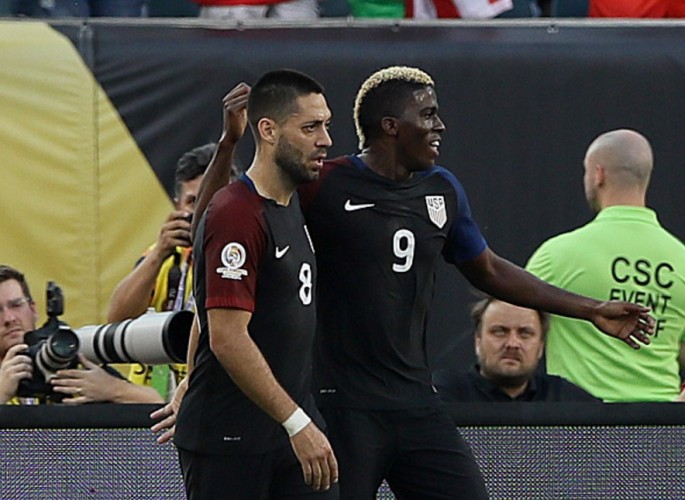Team USA's Clint Dempsey (L) and Gyasi Zardes.