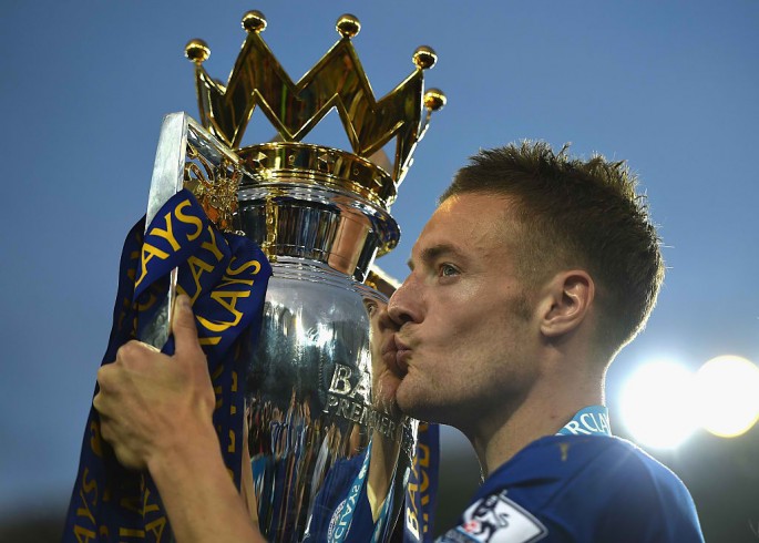 Jamie Vardy of Leicester City kisses the Premier League Trophy after the Barclays Premier League match between Leicester City and Everton at The King Power Stadium on May 7, 2016 in Leicester, United Kingdom.