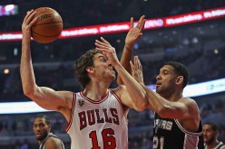 Chicago Bull center Pau Gasol (L) shoots a hook shot over San Antonio Spurs' Tim Duncan.