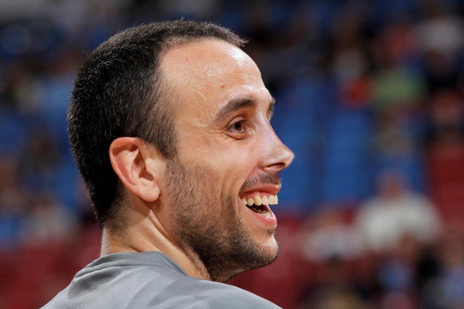 Manu Ginobili on the bench after surgery, watching Game 4 of the 2010 NBA Finals.