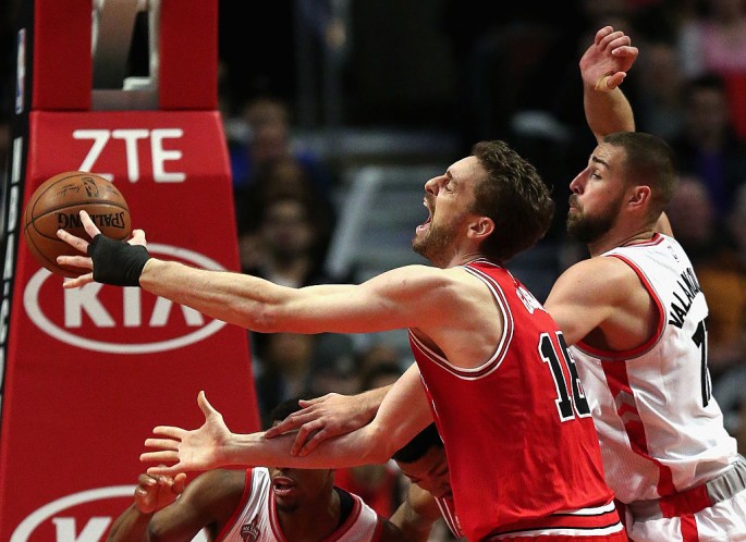 Chicago Bulls center Pau Gasol (L) battles for the rebound against Toronto Raptors' Jonas Valanciunas.