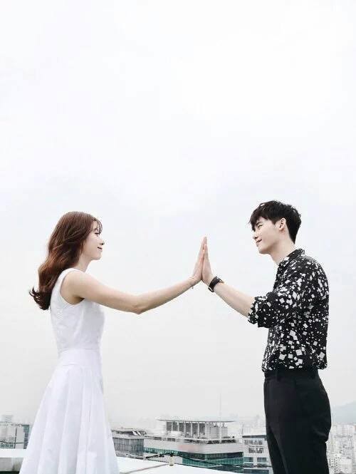 'W' is an upcoming South Korean television series to be aired on MBC in July 2016, starring Han Hyo-Joo and Lee Jong-Suk.