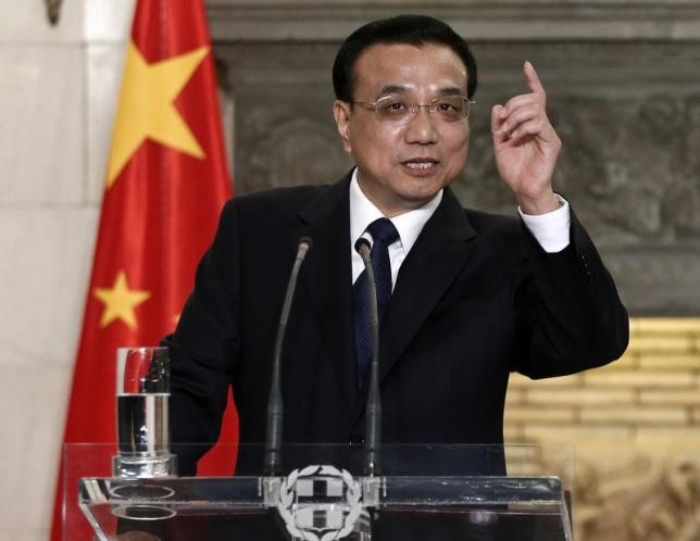 Premier Li Keqiang responds to journalists' queries in a news briefing in Beijing.