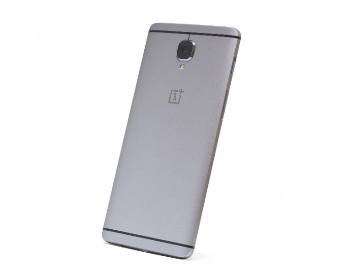 The OnePlus X is still available in limited quantities despite earlier belief that the device has been discontinued.