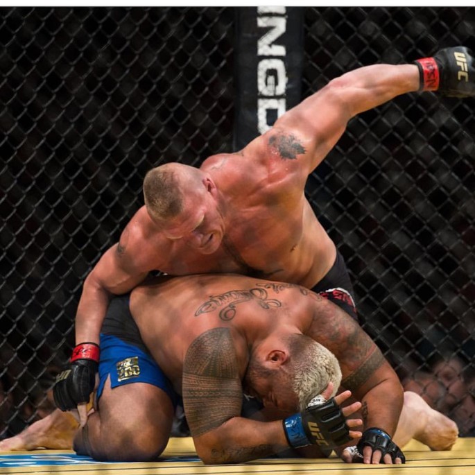 Brock Lesnar gets on Mark Hunt's top and repeatedly pounds him.