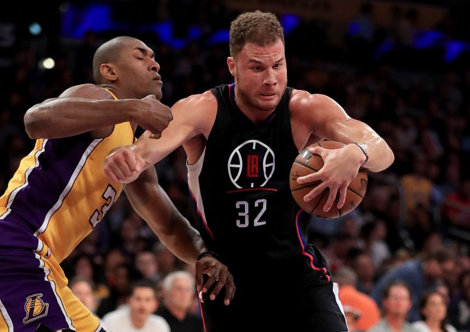 Los Angeles Clippers power forward Blake Griffin (R) drives past Los Angeles Lakers' Metta World Peace.