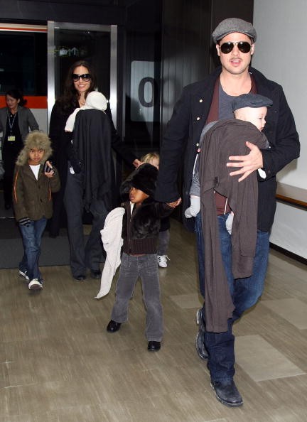 ctor Brad Pitt and Angelina Jolie arrive at Narita International Airport with their children (L to R) Maddox, Vivienne, Zahara and Knox on January 27, 2009 in Narita, Chiba, Japan. Brad is visiting Japan to promote his film 'The Curious Case Of Benjamin B