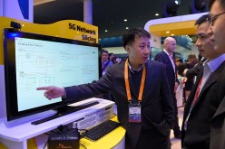 An exhibitor at the Mobile World Congress shows visitors how 5G technology works.