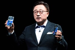 President of Mobile Communications Business of Samsung DJ Koh presents the new Samsung Galaxy S7 and Samsung Galaxy S7 edge.