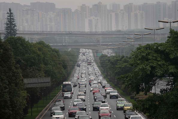Traffic congestion in Nanjing is prompting the city government to ban the issuance of new plates.