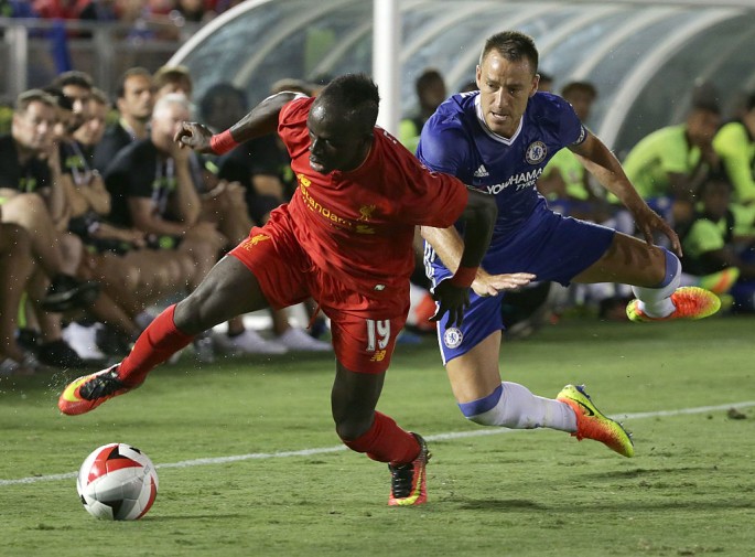 Chelsea captain John Terry (R) competes for the ball against Liverpool's new winger Sadio Mané.