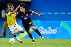 Japanese midfielder Takumi Minamino (R) competes for the ball against Colombia's Wilmar Barrios.