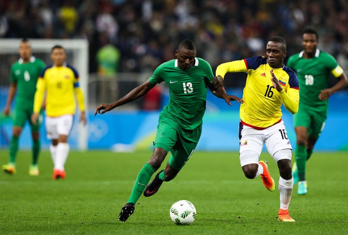 Nigeria striker Umar Sadiq (#13) dribbles past Colombia's Kevin Balanta.