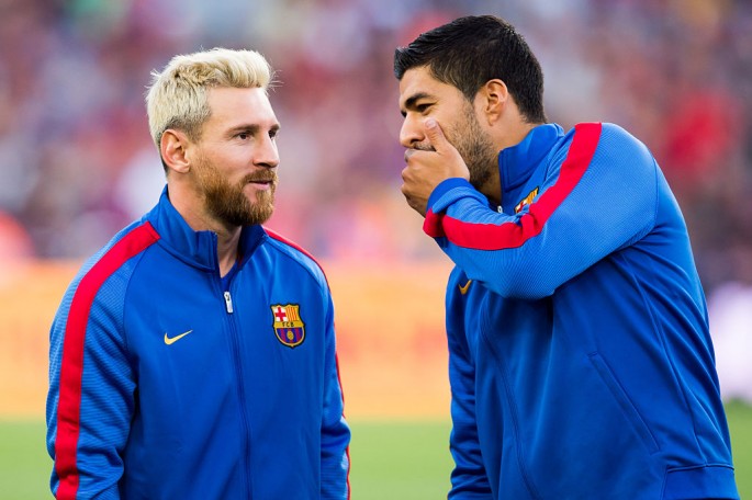 FC Barcelona players Lionel Messi (L) and Luis Suárez.