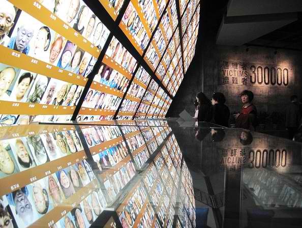 Families of the victims of the Nanking Massacre keep the memory of the atrocities of the Sino-Japanese war.