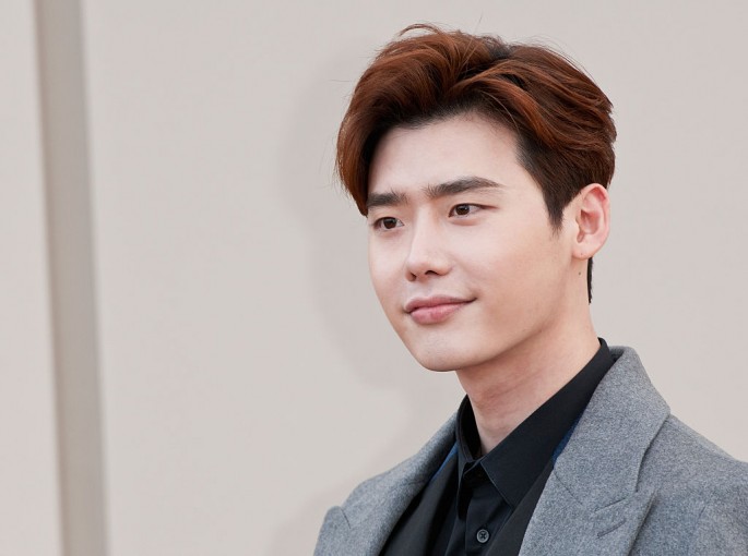 Lee Jong Suk attends the Burberry show during The London Collections Men AW16 at Kensington Gardens on January 11, 2016 in London, England. 