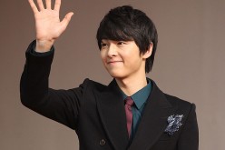 Actor Song Joong-Ki arrives at the 2011 Mnet Asian Music Awards at the Singapore Indoor Stadium on November 29, 2011 in Singapore. 